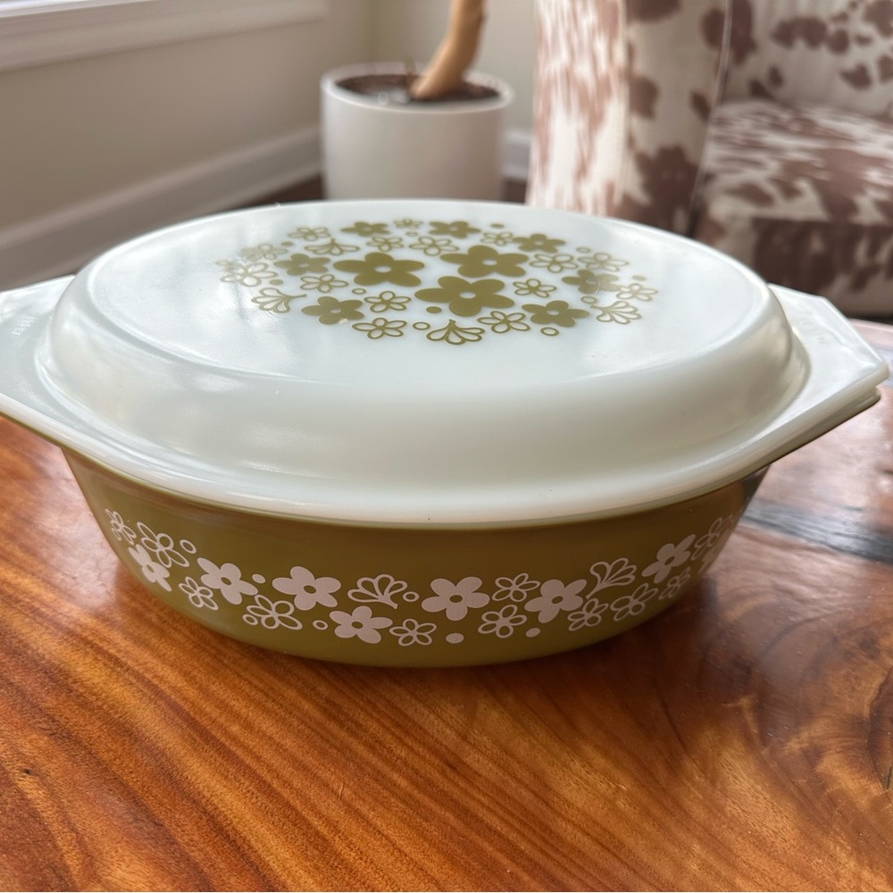 Vintage Pyrex 2.5 covered dish